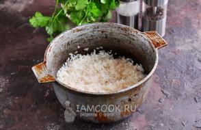 Жареный рис с креветками и мидиями