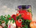 Yashil pomidorlarni piyoz va sabzi bilan tuzlash uchun retsept