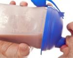 Kuinka ja milloin juoda proteiinia: käyttöominaisuudet, annostus